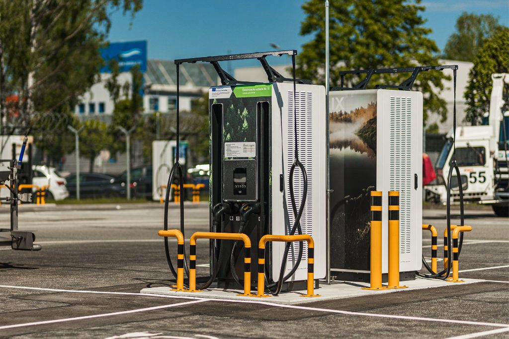 Elektroauto uzlādes iekārtas Rīgas lidostā
