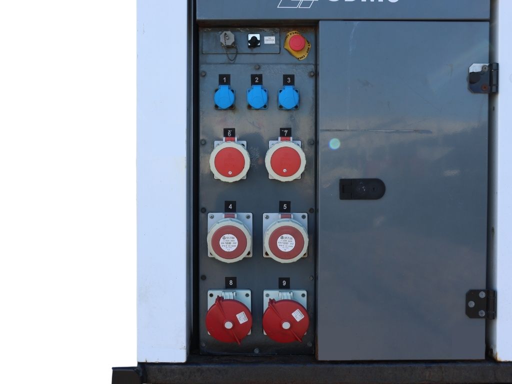 Energolukss nomas ģenerators 24kW uz piekabes