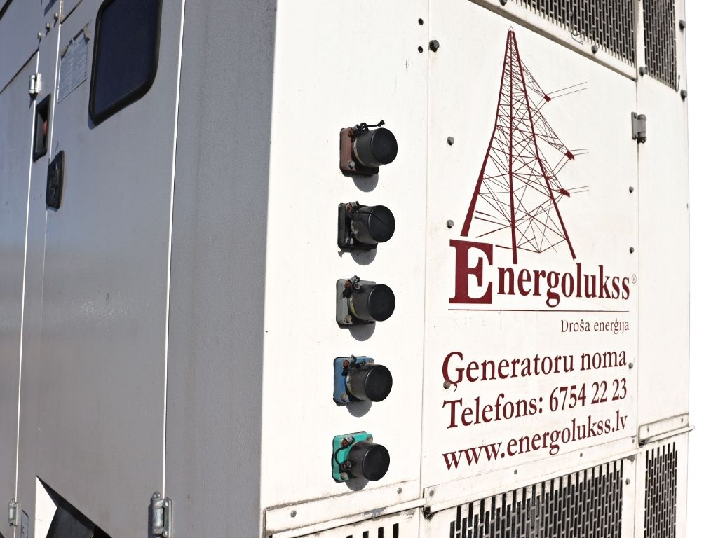 Energolukss nomas ģenerators 24kW uz piekabes