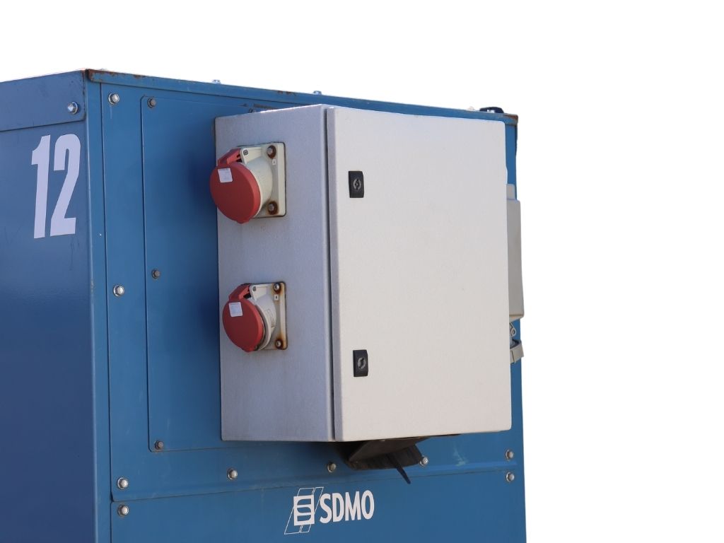 Energolukss nomas ģenerators 24kW uz piekabes